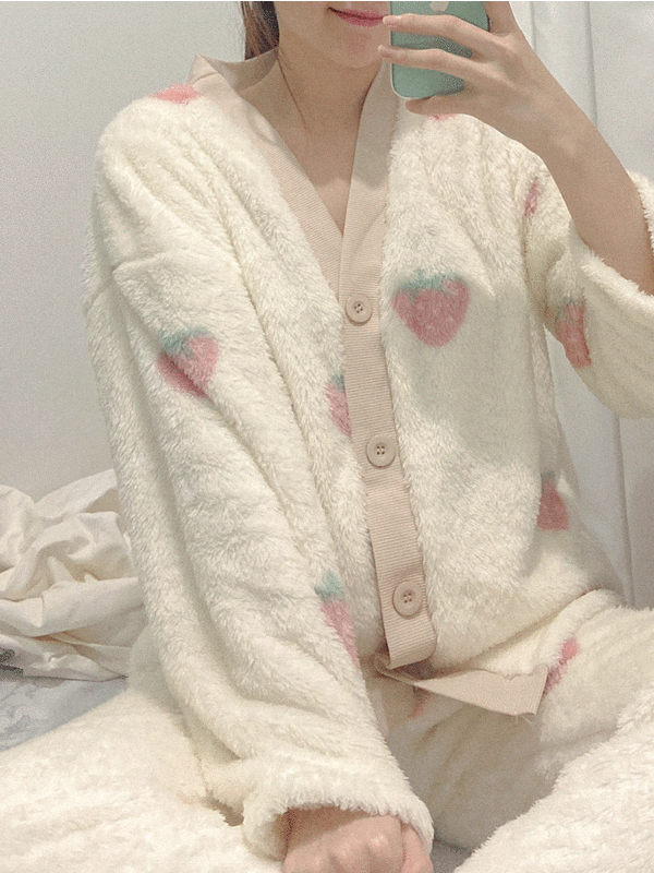 [당일] 딸기우유 양털 가디건 파자마 수면잠옷 상하 세트/겨울